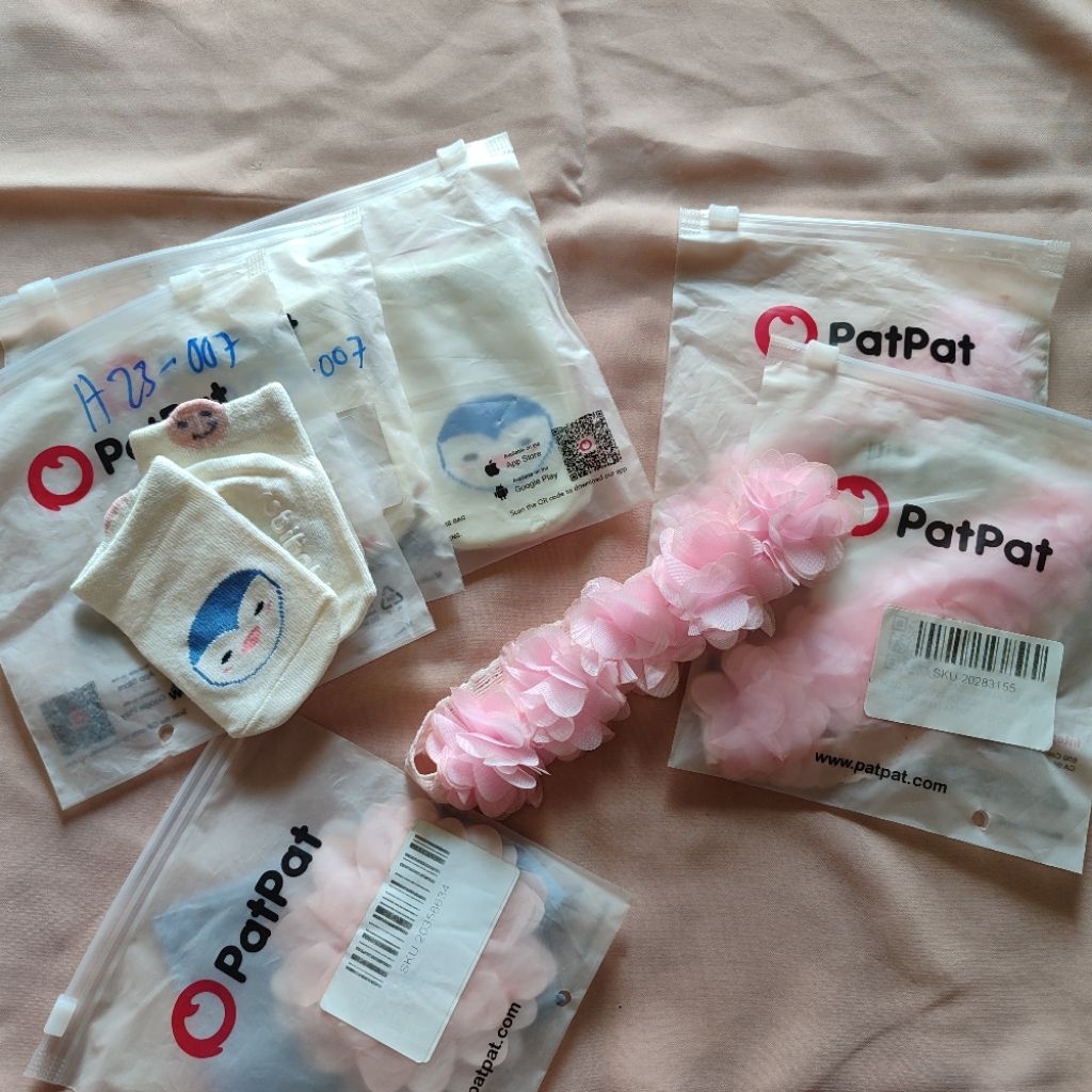 kaos kaki dan bando pat pat