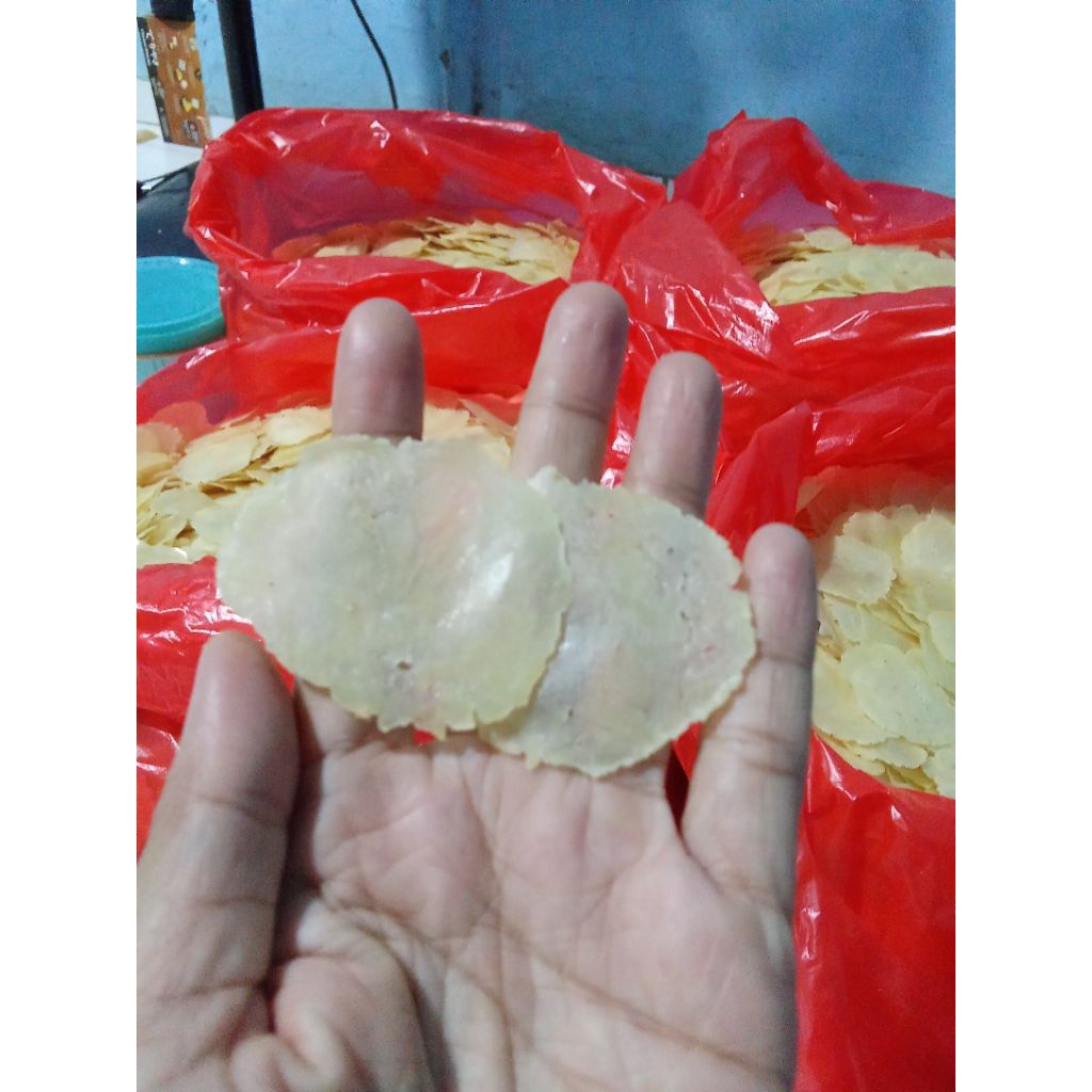 

emping ijen/biji 1 dengan kemasan 1kg,1/2kg dan 1/4 kg.