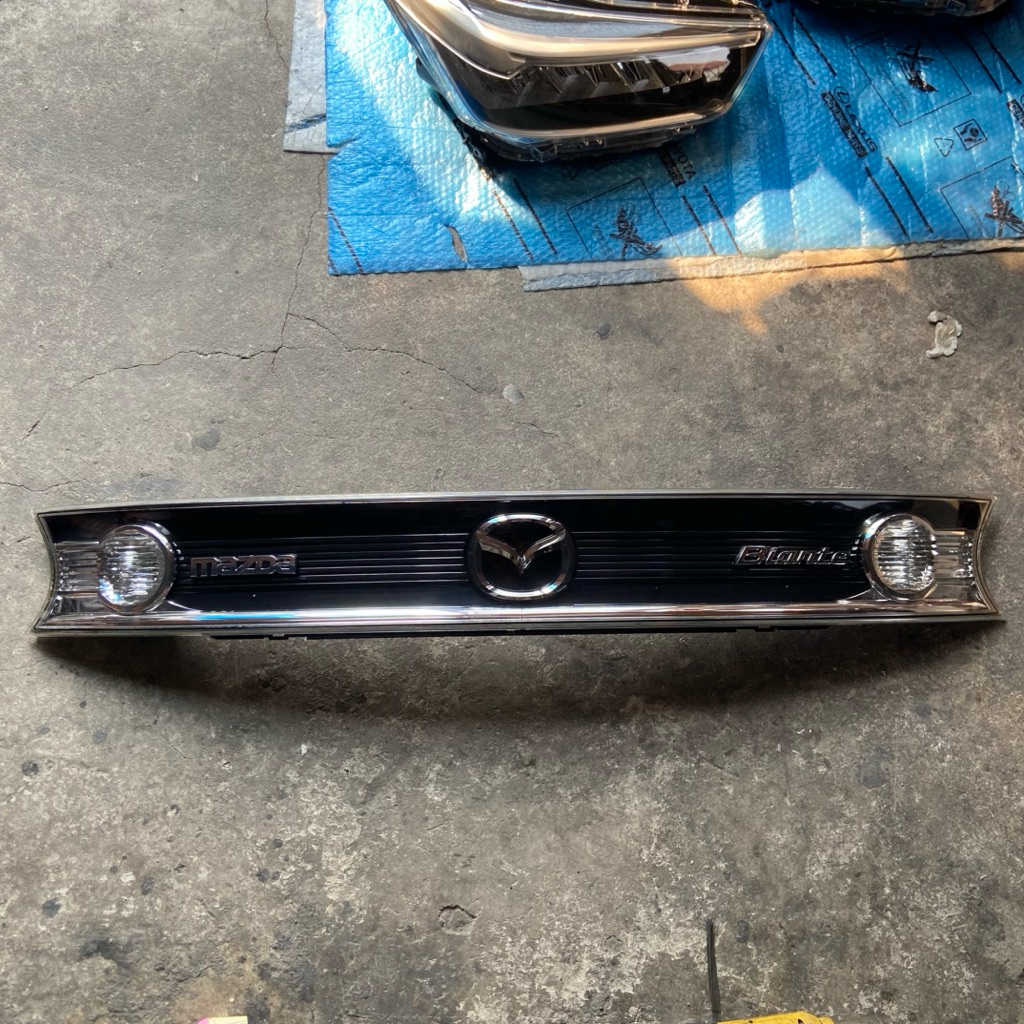 Reflektor Bagasi Lampu Belakang Mobil MAZDA BIANTE Garnish Chrome Original