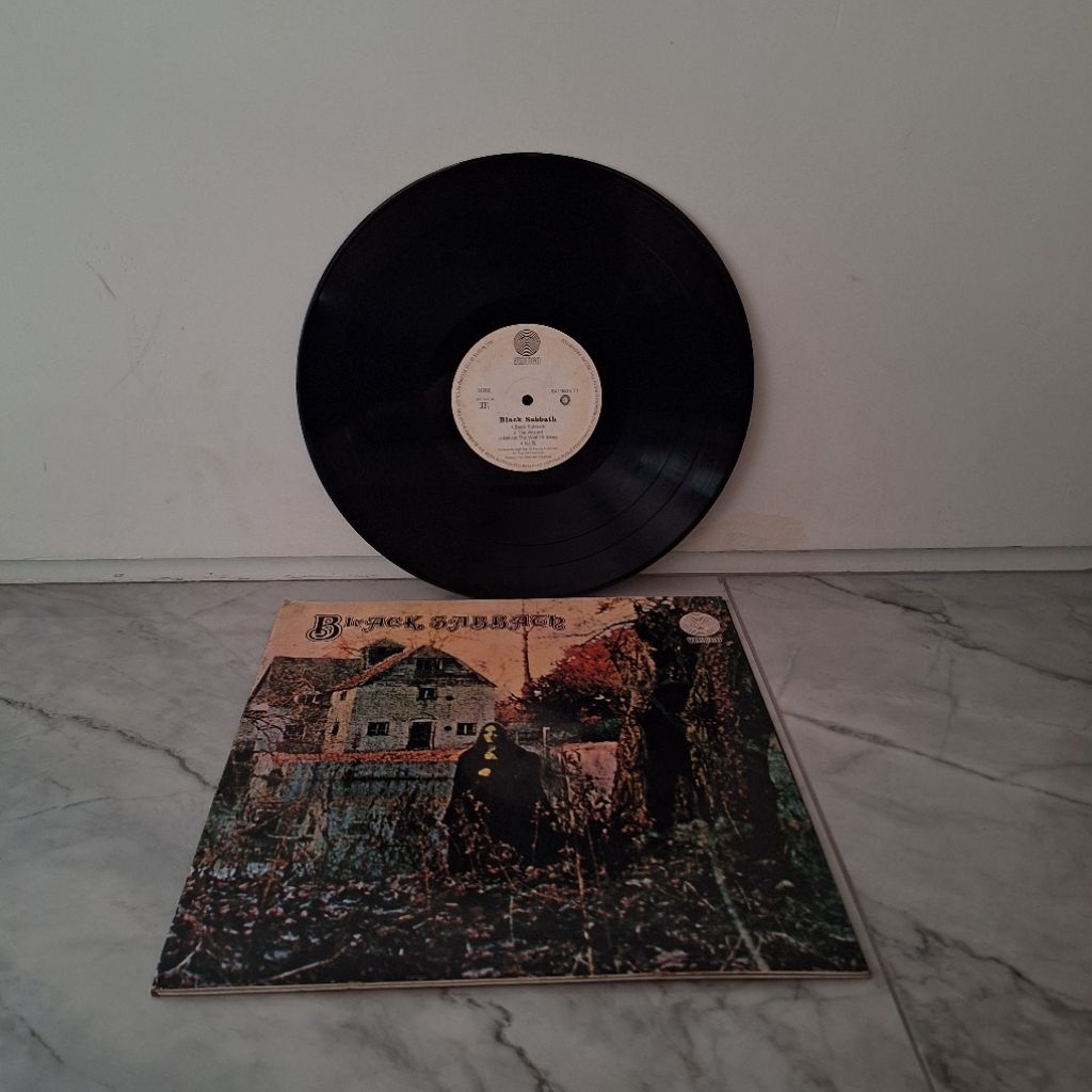 VINYL // BLACK SABBATH - BLACK SABBATH
