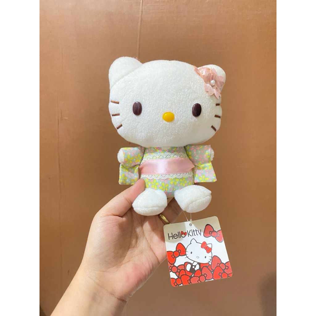 Boneka Karakter Hello Kitty Kimono size 17cm Original / Boneka Hello Kitty Kostum Kimono / Boneka He