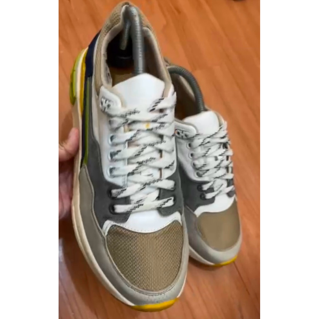 Sepatu Salvator Ferragamo