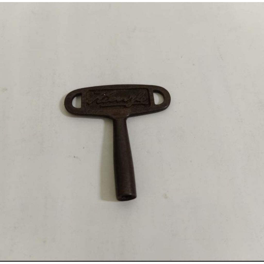 Kunci jam dinding kienzle