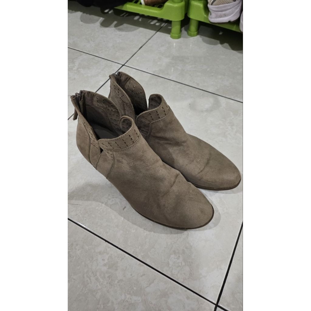 Preloved american eagle sepatu boots wanita