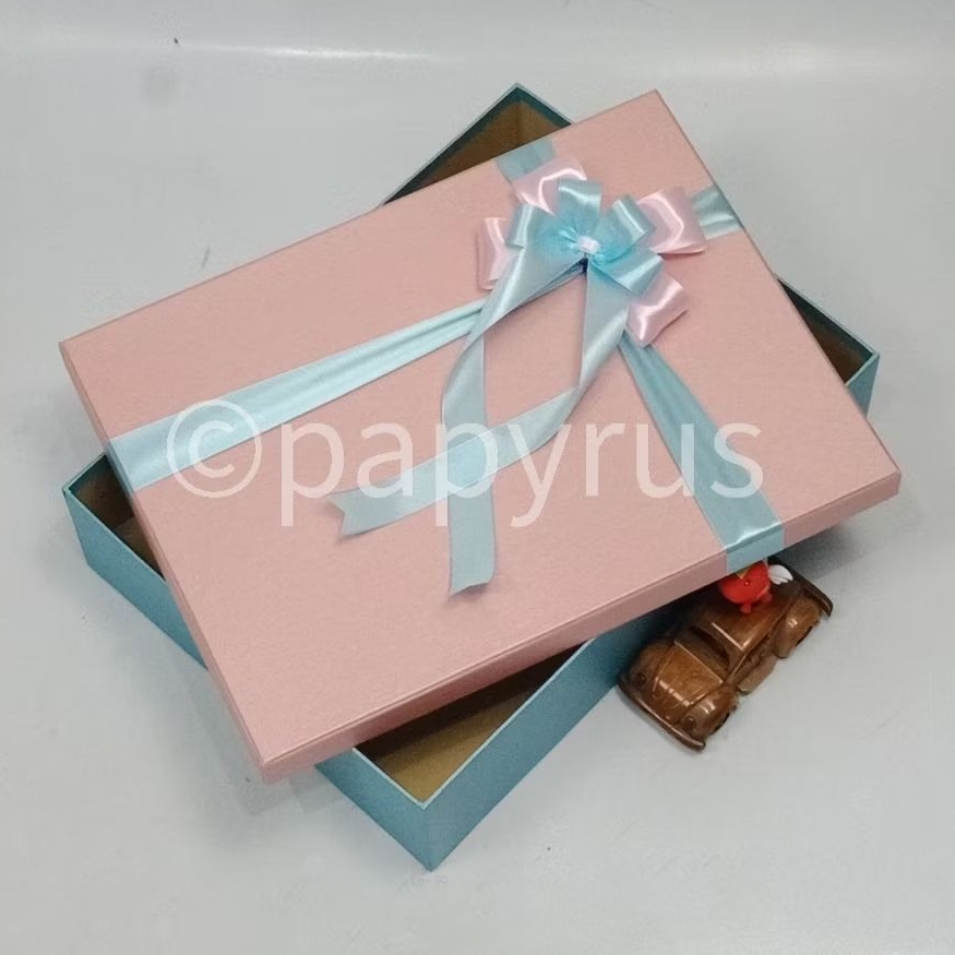 

PAPYRUS Kombinasi 30x40 Tinggi 10cm Kotak Kado Gift Box V3