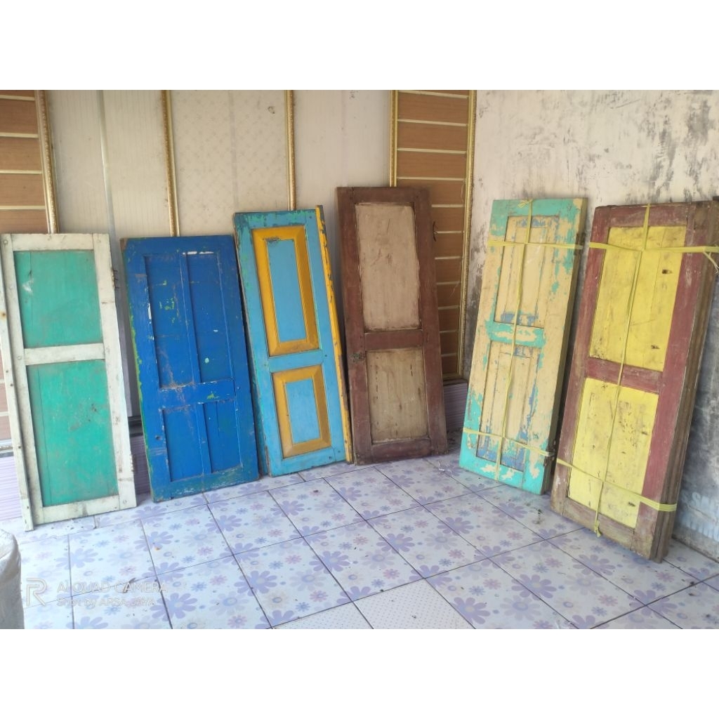 Jendela vintage kuno, jendela lawas jati tua, jendela kayu jati tua