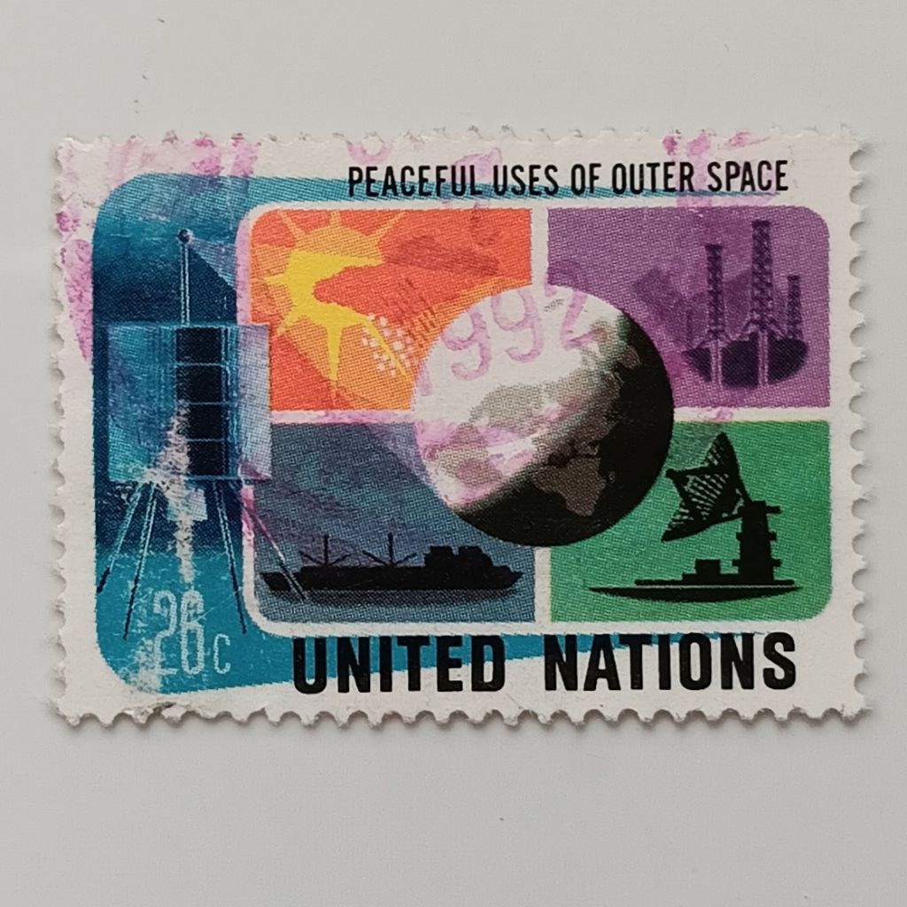 

(AA) Perangko PBB New York (UNO) 1975 Peaceful Uses of Outer Space - Satellite and Globe 26 cent Used
