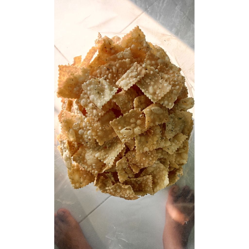 

Keripik Bawang / asinan bawang / sistik bawang / Keripik pangsit Gurih & Renyah enak termurah