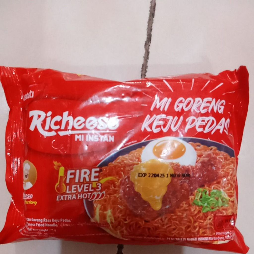 

Nabati Richeese Mi Instan Mi Goreng Keju Pedas 75gr