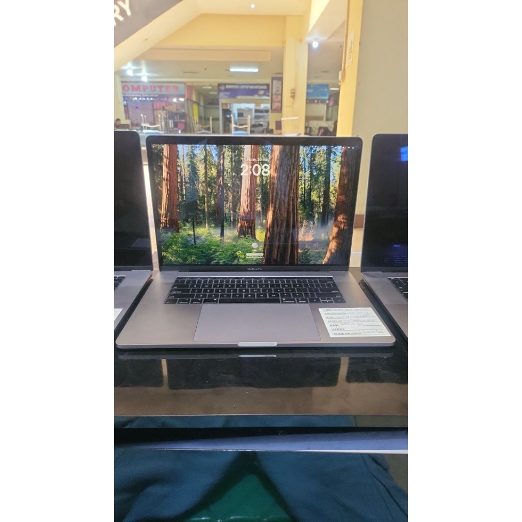 macbook pro  15 inch 2019