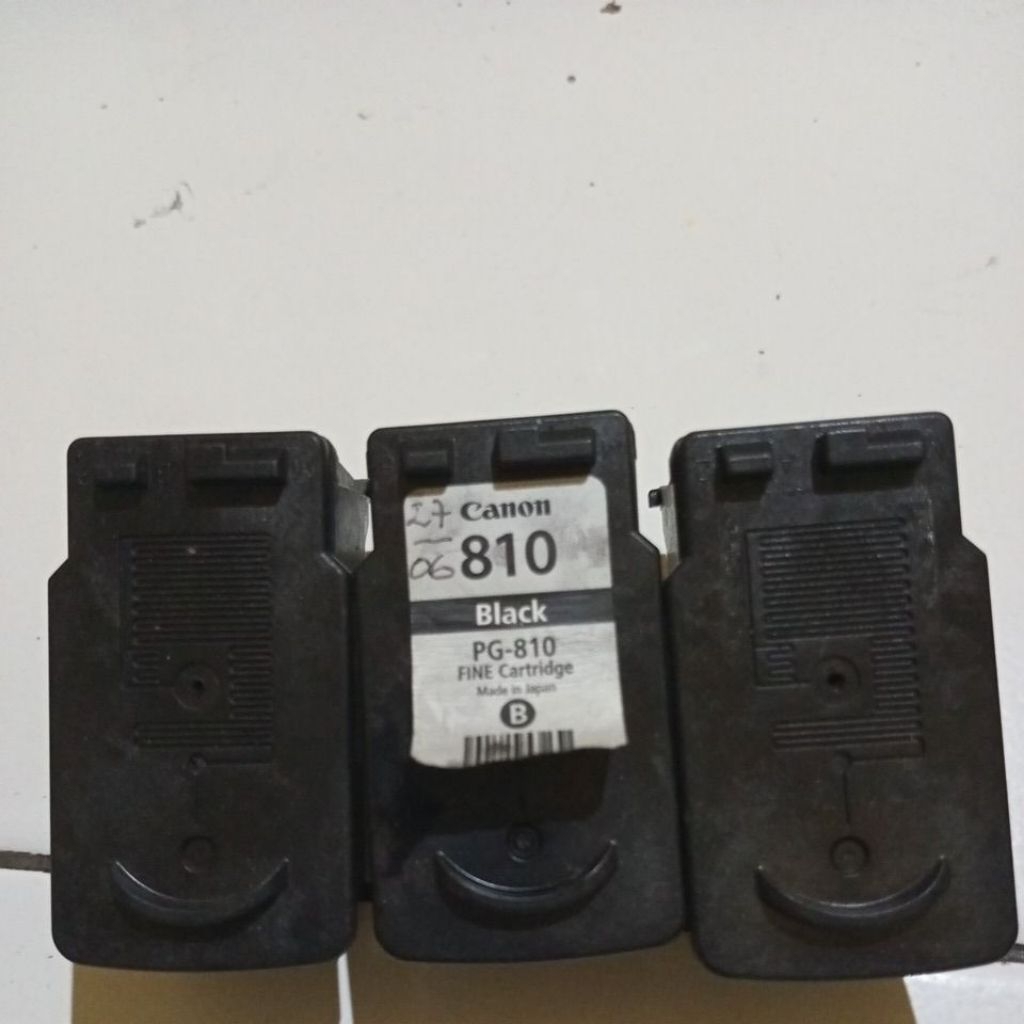 Tinta 810 bekas suntikan