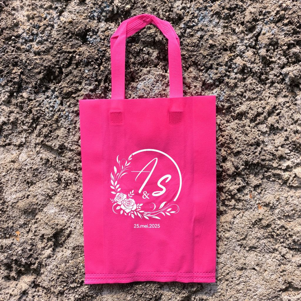 

Costume cetak tulisan nama goodiebag sablon tas spunbond