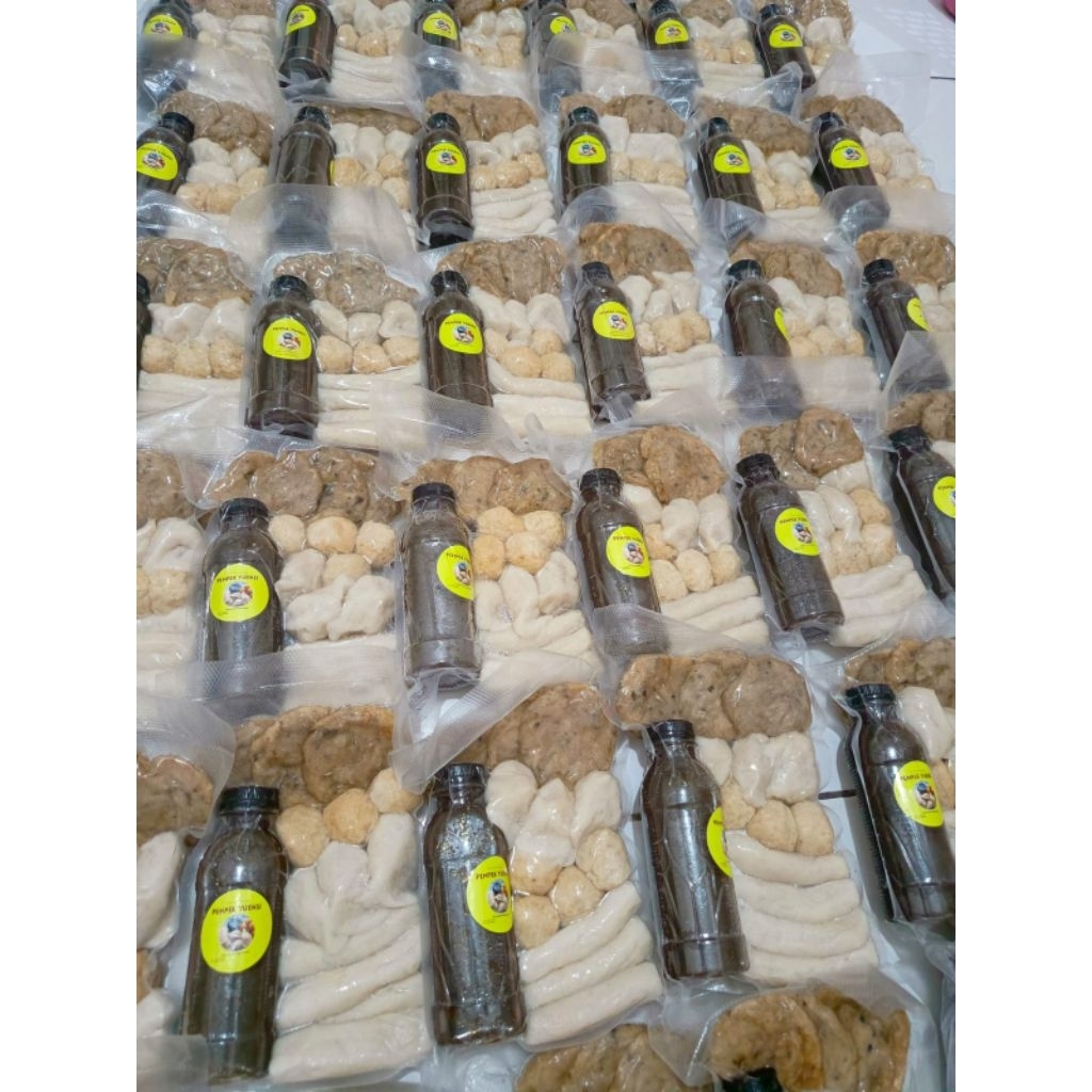 

Pempek Palembang / Pempek Yuensi/Pempek ikan tenggiri premium /isi 13pcs+cuko