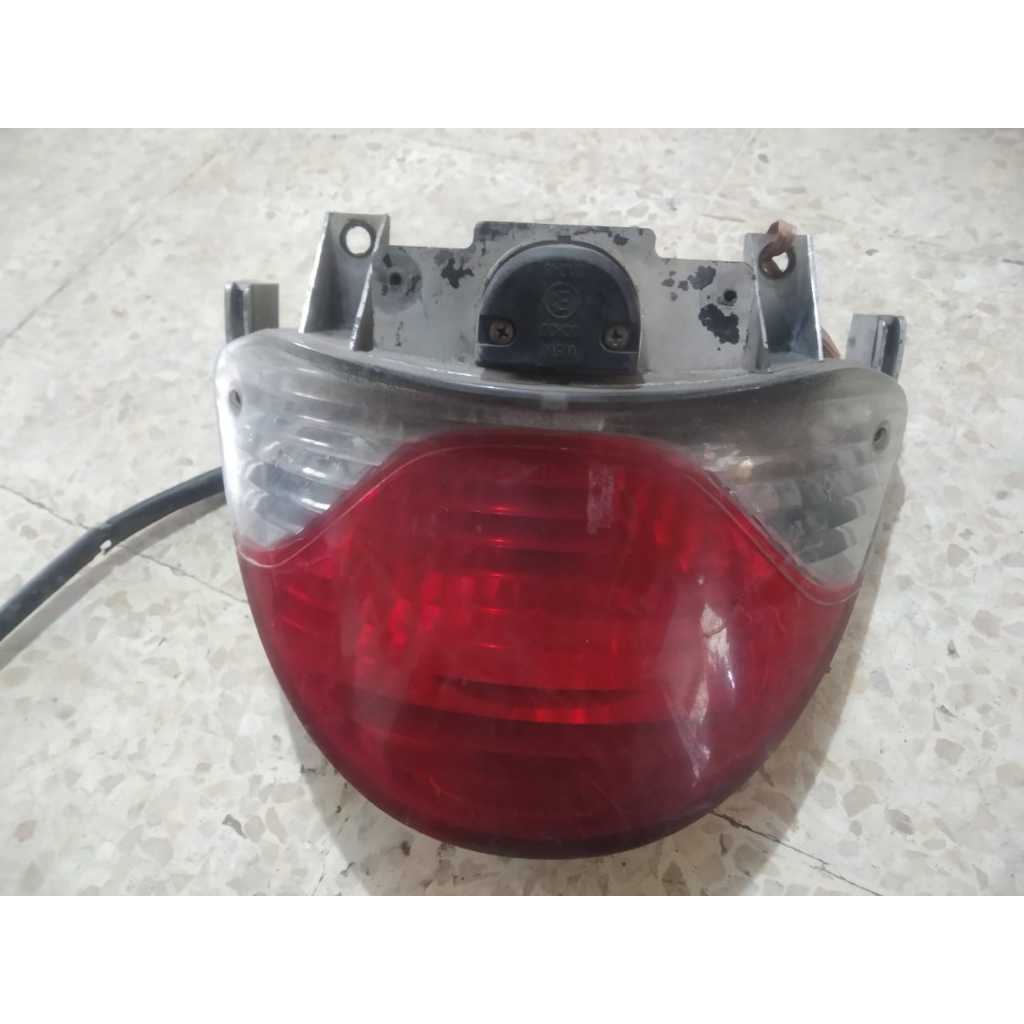 Reflektor Stoplamp Lampu Rem Belakang Kymco Metica GLX Ori Copotan