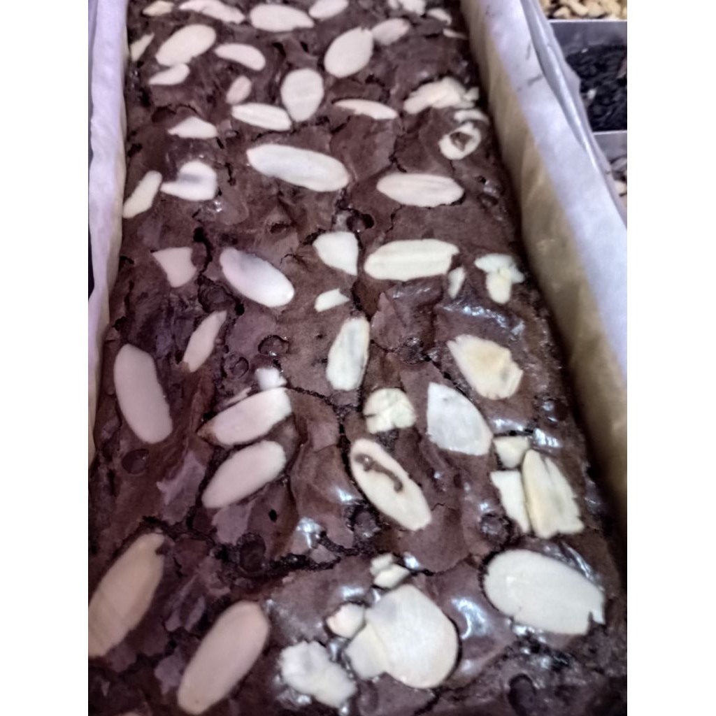 

Brownies Fudgy Almond ukuran 20x10
