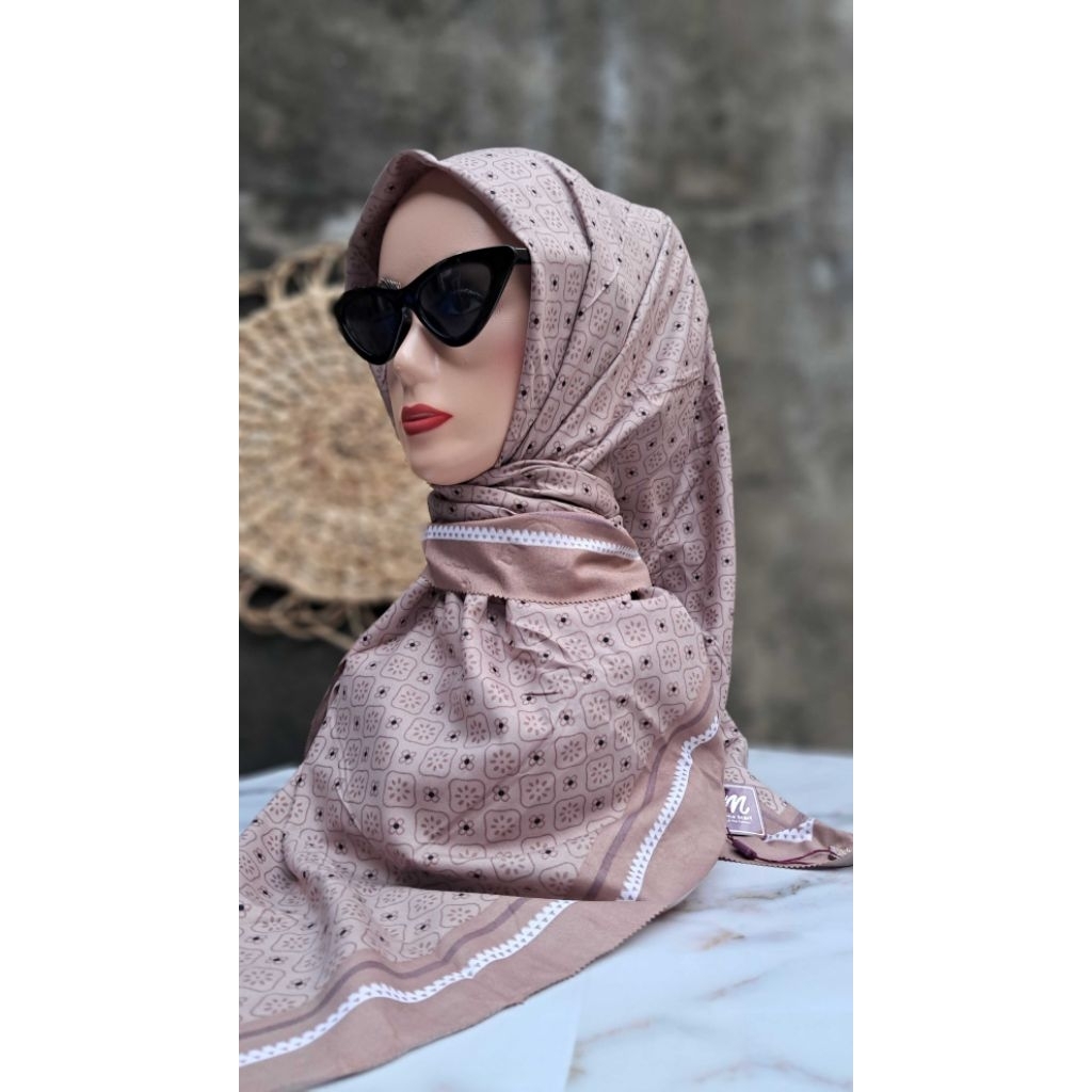 Hijab segiempat Voal Umama Motif pouch