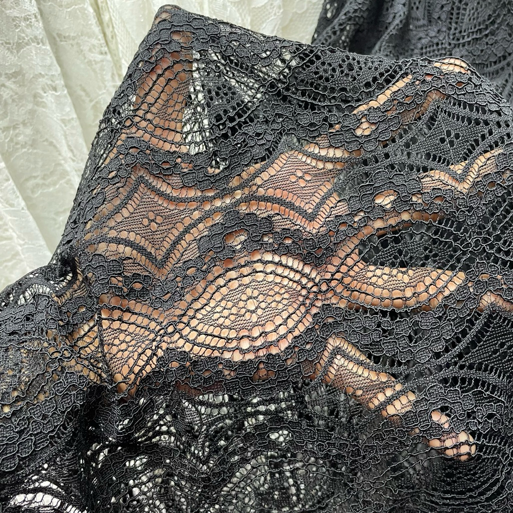 kain semi prada - kain brokat semi prada - kain brokat motif etnik premium - kain warna hitam tb