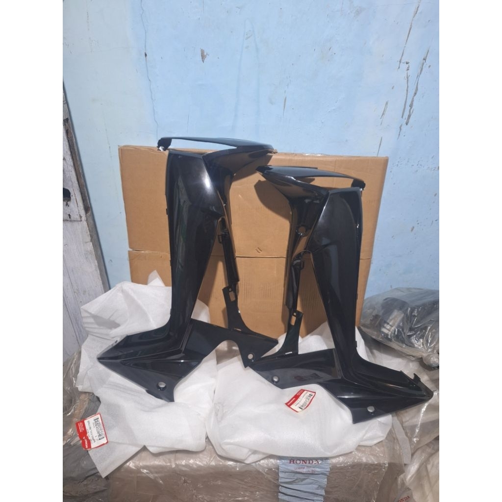 cover sayap sebeng luar honda supra x125 X 125 batman KVL hitam original ahm honda 64400 64450-KVL-N