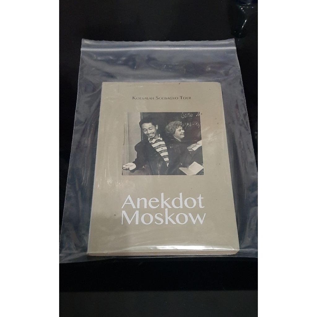 ANEKDOT MOSKOW - KOESALAH SOEBAGYO TOER