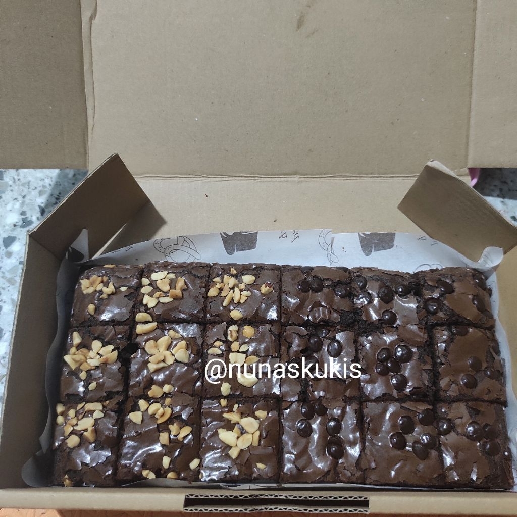 

Nunas Fudgy Brownies Bronis Dark Coklat Chocholate Banyuwangi Cake