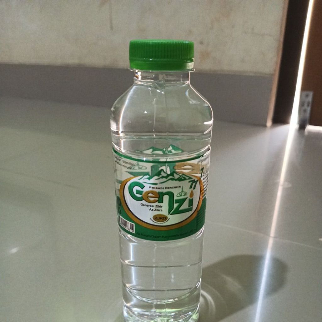 

Air Mineral 330ml Genzi Azzikra