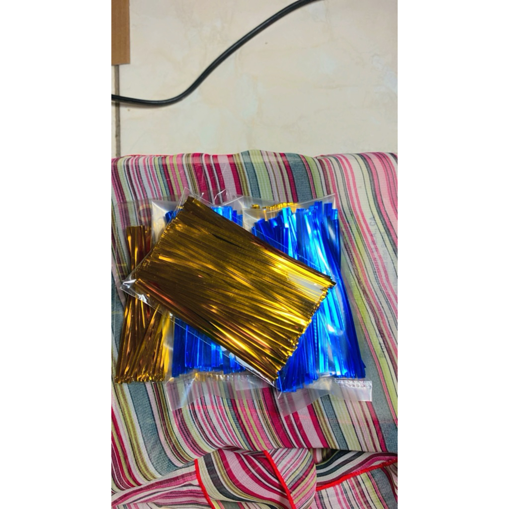 

Twist tie / kawat kacang / kawat kado