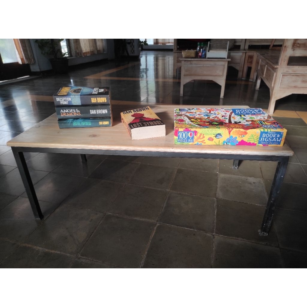 Kayuku meja kaki besi