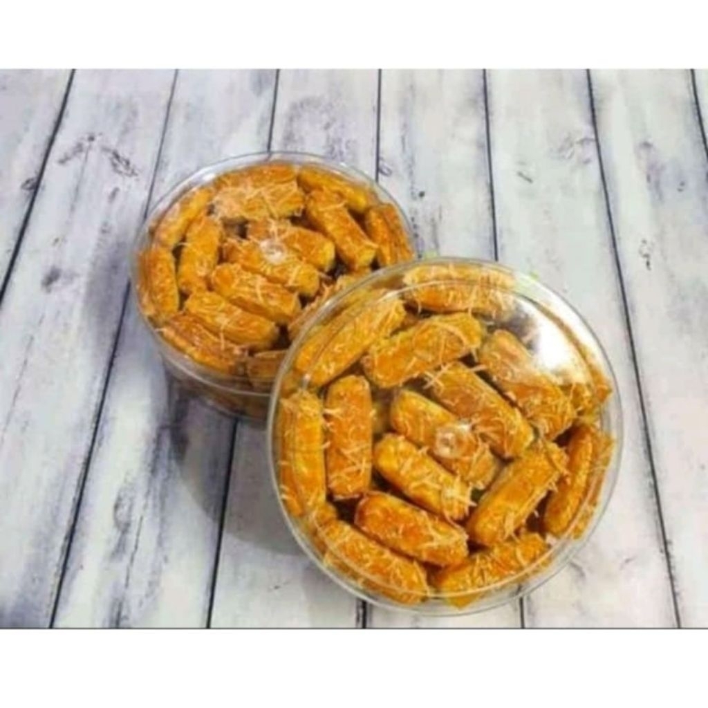 

kastengel keju kue kering homemade cookies premium...wajib tambah bubble wrap untuk keamanan pengiriman