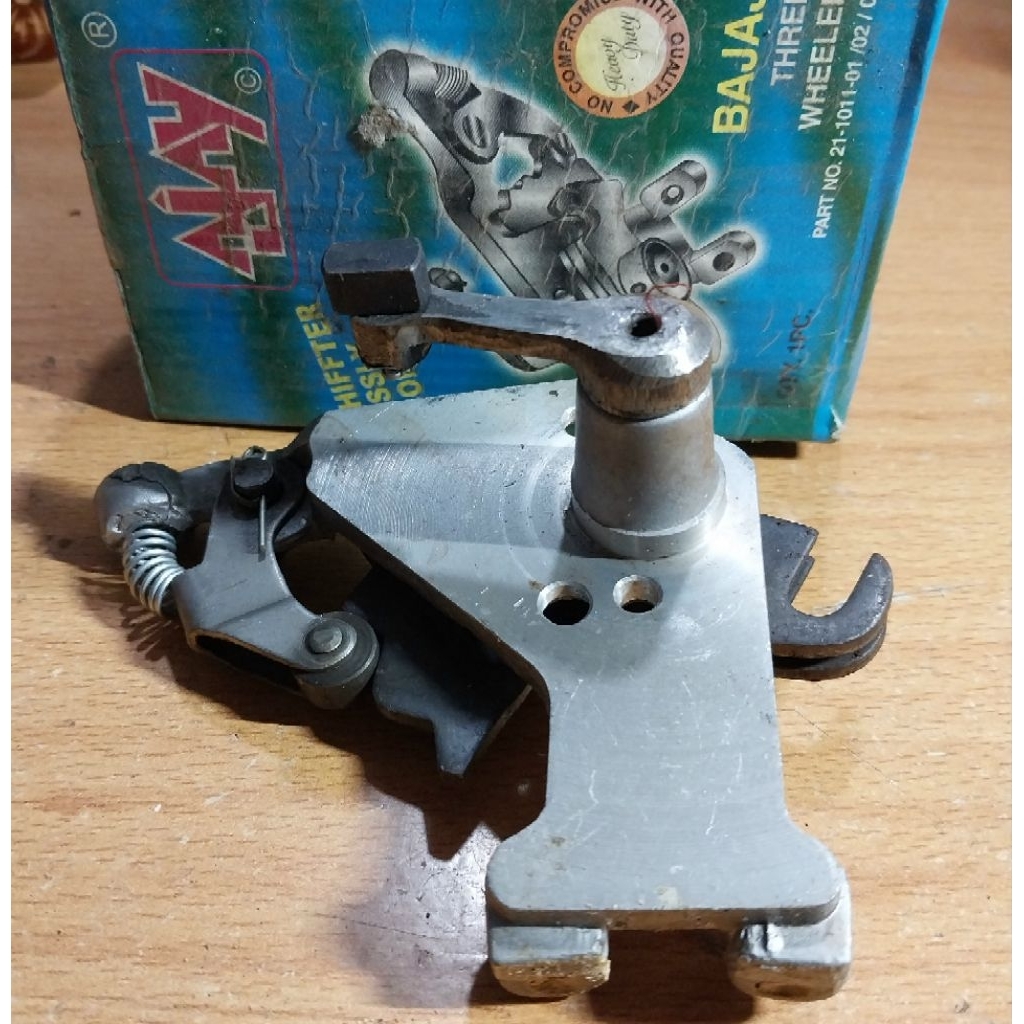 Operan Gigi / Cakar ayam/ Persneleng Bajaj Oren 2tak Bajaj roda tiga