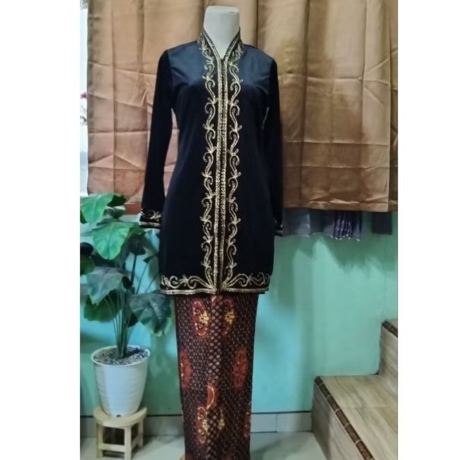 Kebaya tunik ibu besan bludru panjang atasan kebaya muslim bludru modern