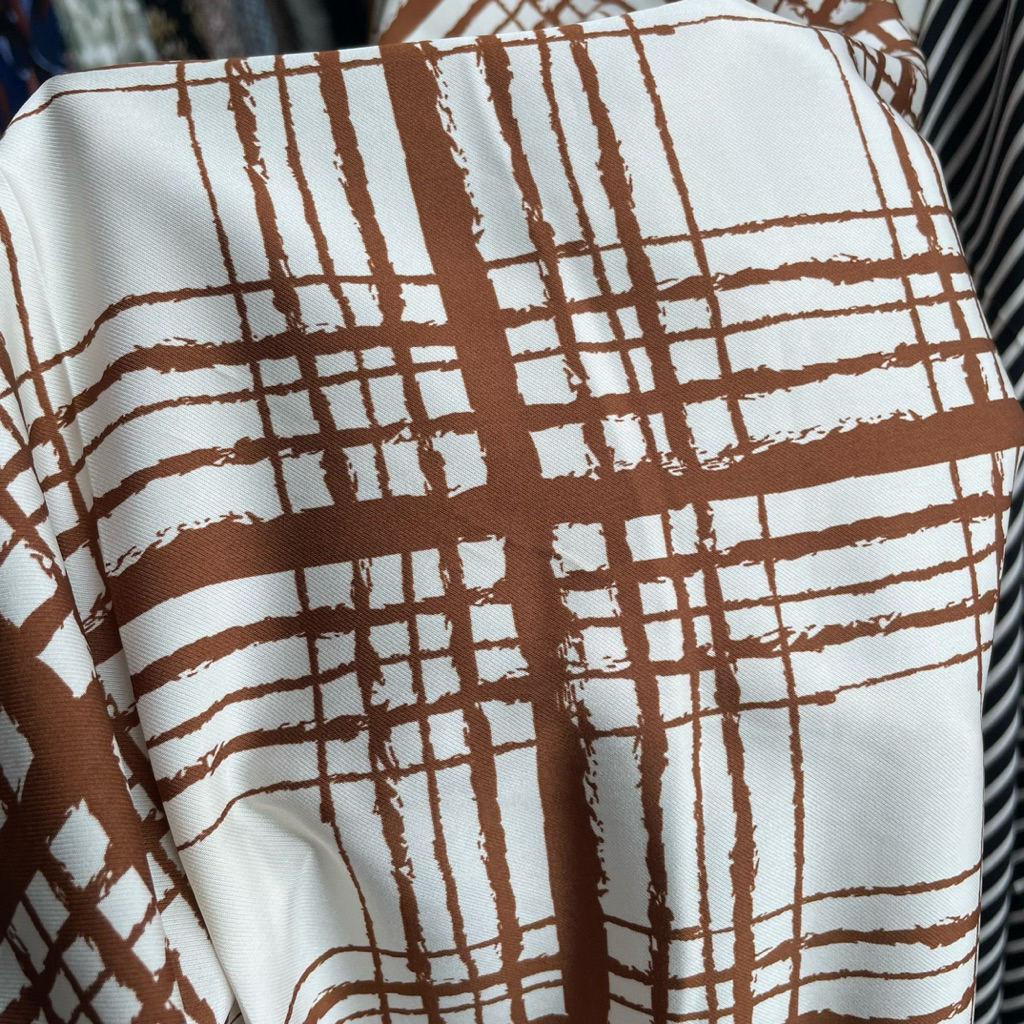 kain satin silk motif kotak premium - kain satin twil silk - kain satin silk original - kain satin s