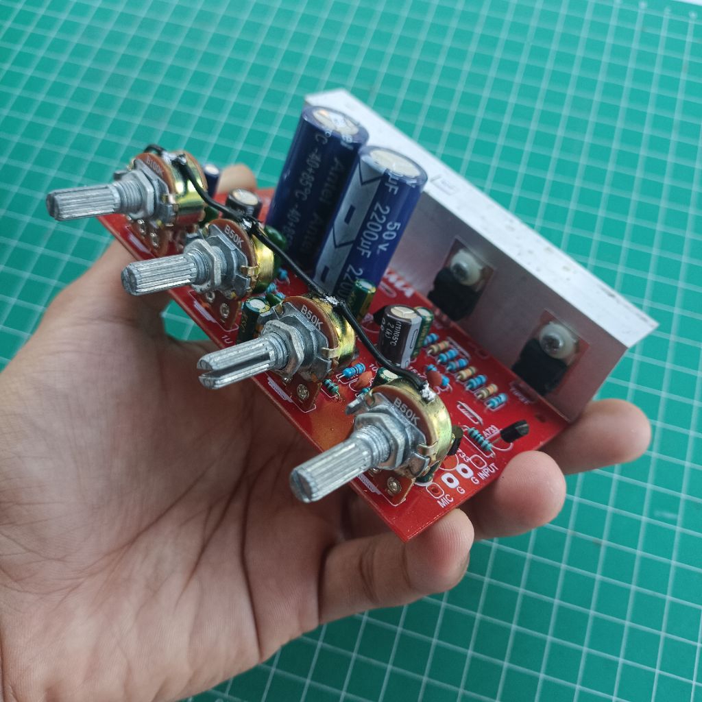 KURAMA kit power speaker aktif 100 watt + mic