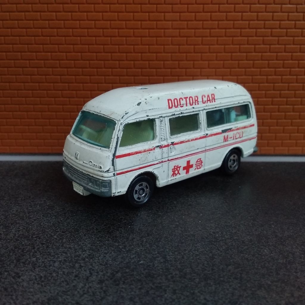 Tomica No.36 Nissan Caravan Ambulance Loose