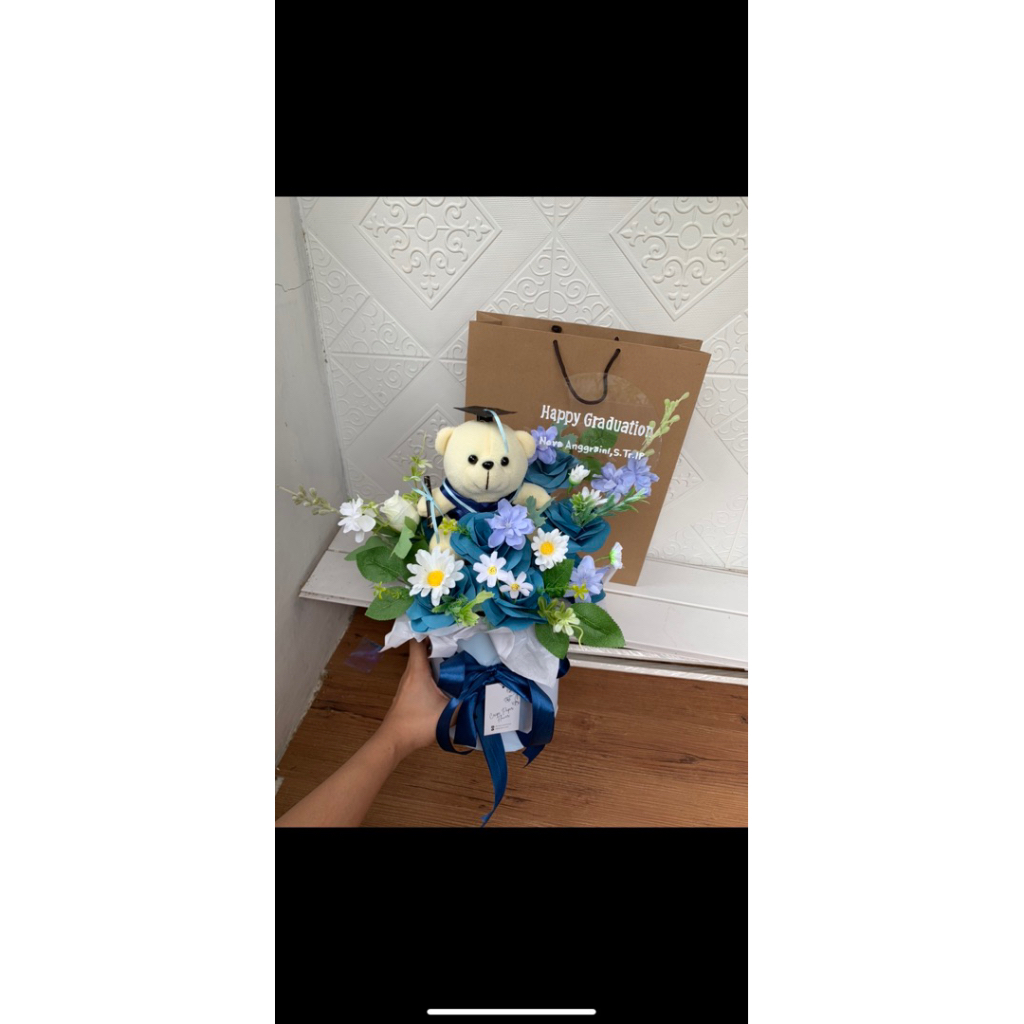 bloom box / buket wisuda / boneka wisuda / buket boneka / buket bunga