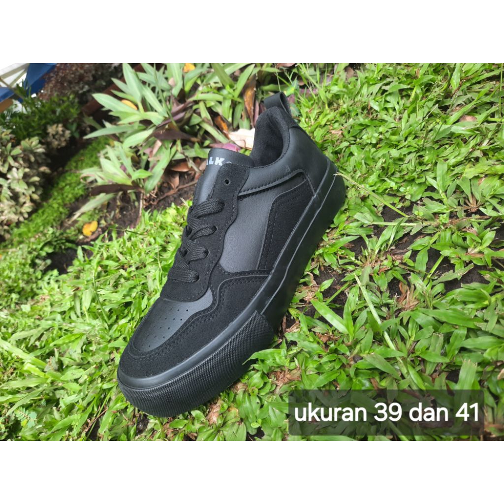 sepatu sekolah branded airwalk waena hitam polos