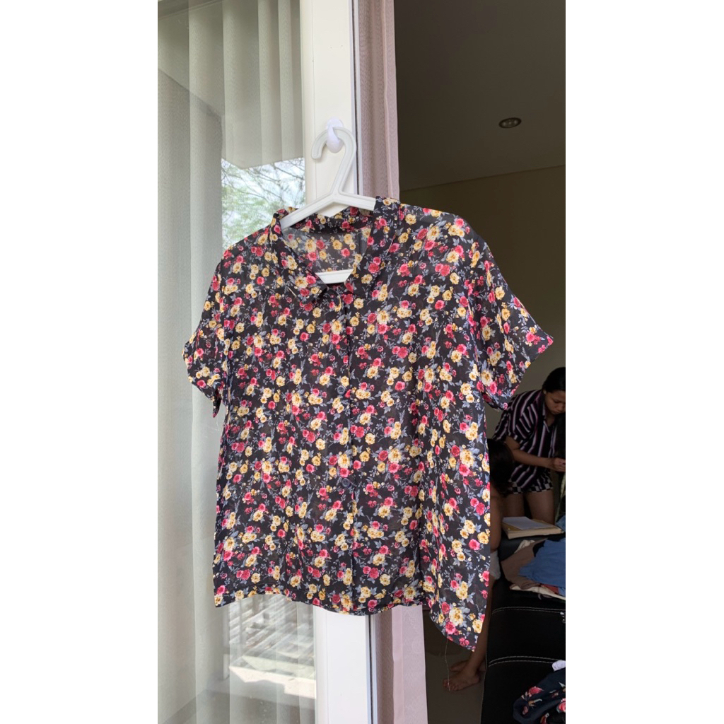 Preloved Kemeja Bunga Transparan