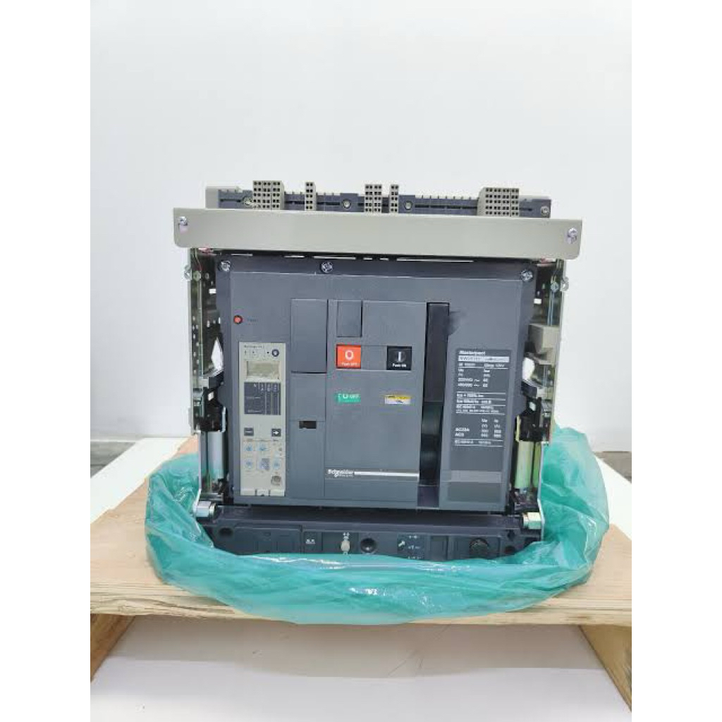 ACB SCHNEIDER NW32H1 3P 3200A NW32H13D2EH DRAWOUT 65KA MOTORIZED