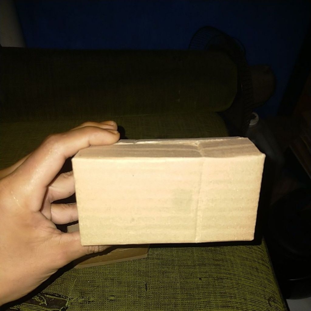 

kardus ukuran 10x7x5cm