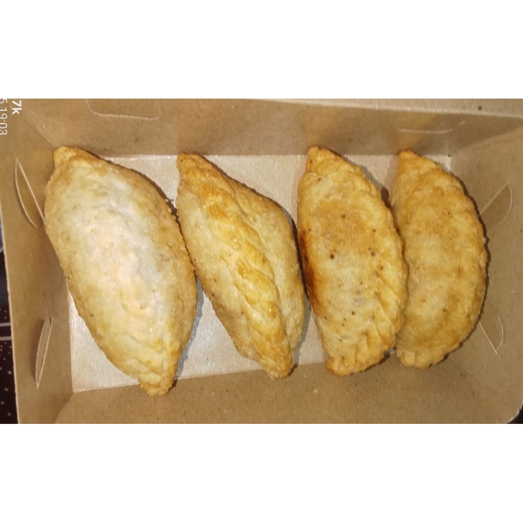 

Cireng isi Ayam suwir pedas ( isi 4 pcs)