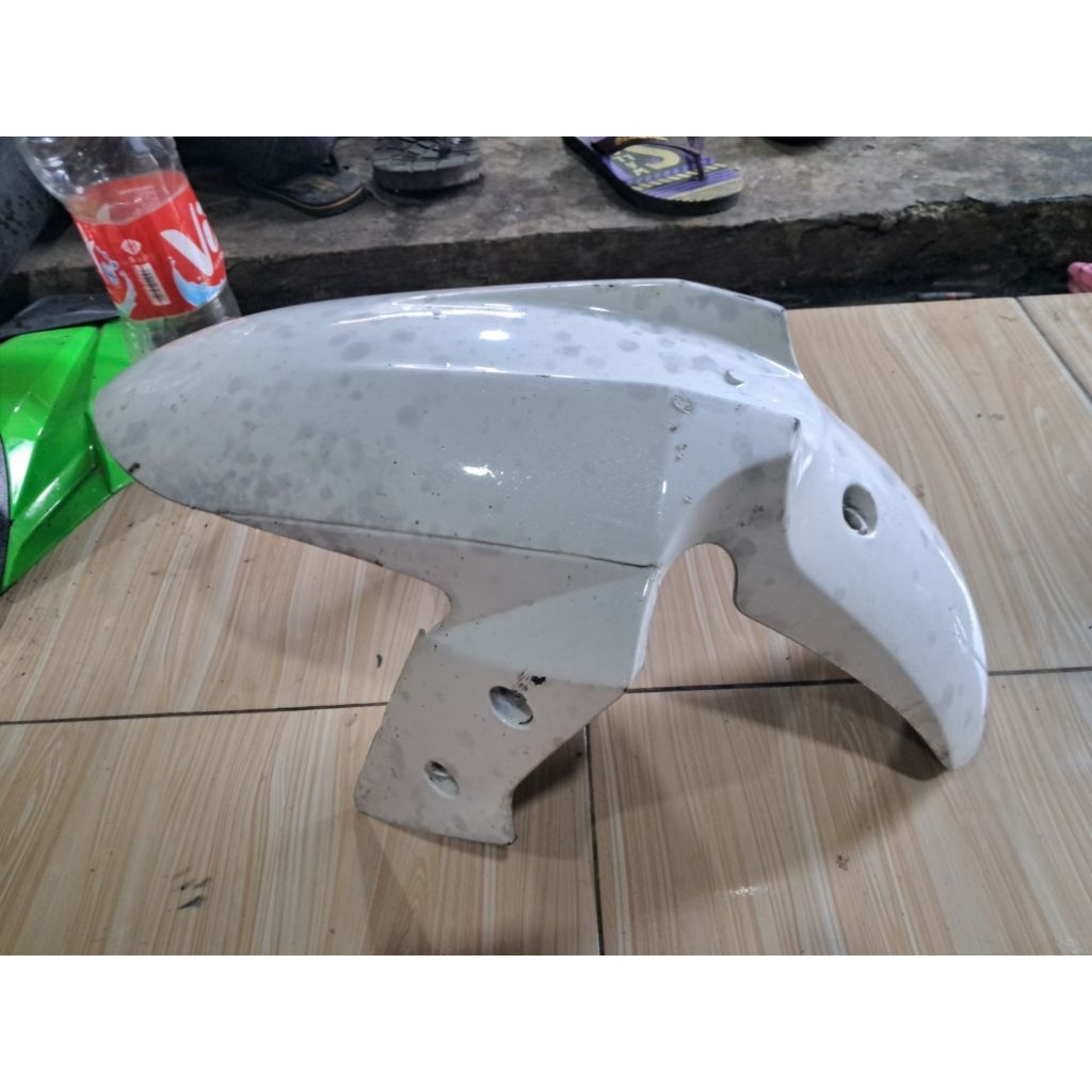 spakbor depan kawasaki ninja z 250 fi original 2nd copotankondisi baik. normal. bercak bercak kondis