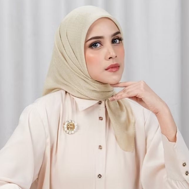 BUTTONSCARVES TAPIS SQUARE VANILLA