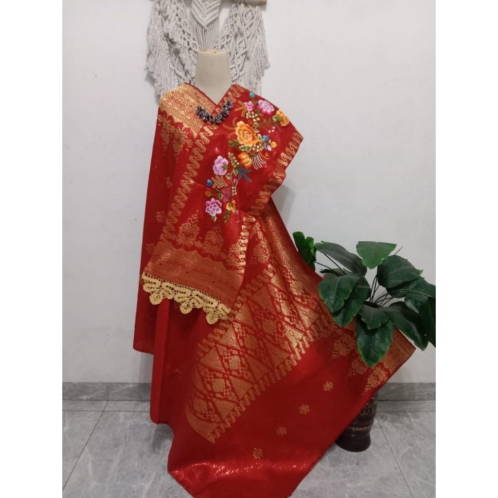 Songket Silungkang warna merah dara selendang sulam, songket padang