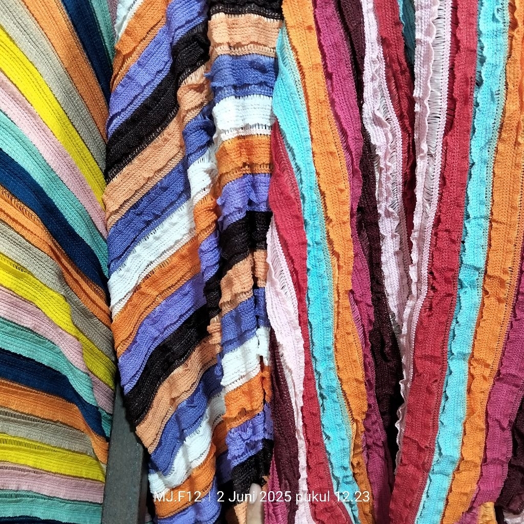 Kain Rajut Crinkle Korea Mewah - Kain Rajut Kringkel Premium Mewah - Bahan Rajut Crinkle Meteran - B