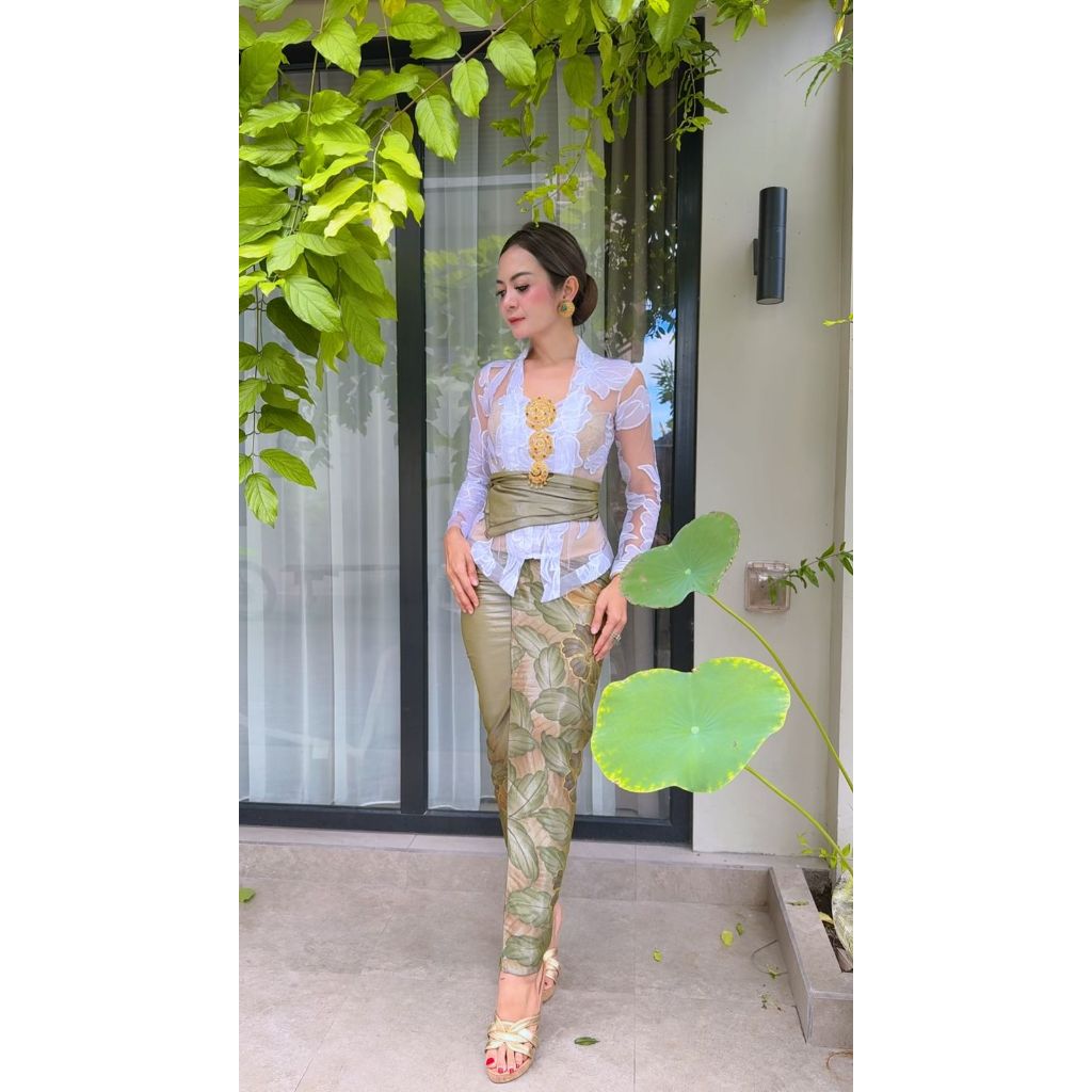 Kamen lembaran lukis bahan silk || Original by Djuwita Kebaya