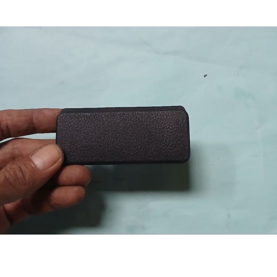 handle handel pembuka pintu laci dashboard dalam avanza"Xenia 2022 original