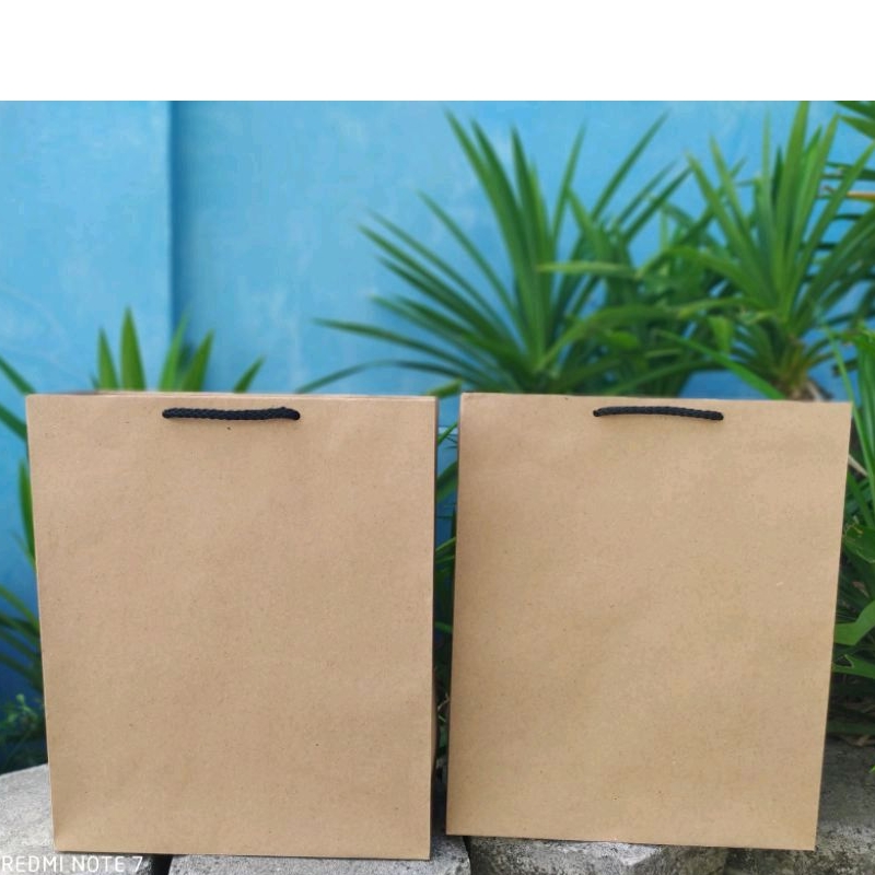 

Ready Paperbag Polos Kraft coklat P25xL10xT30 bertali kuat tebal