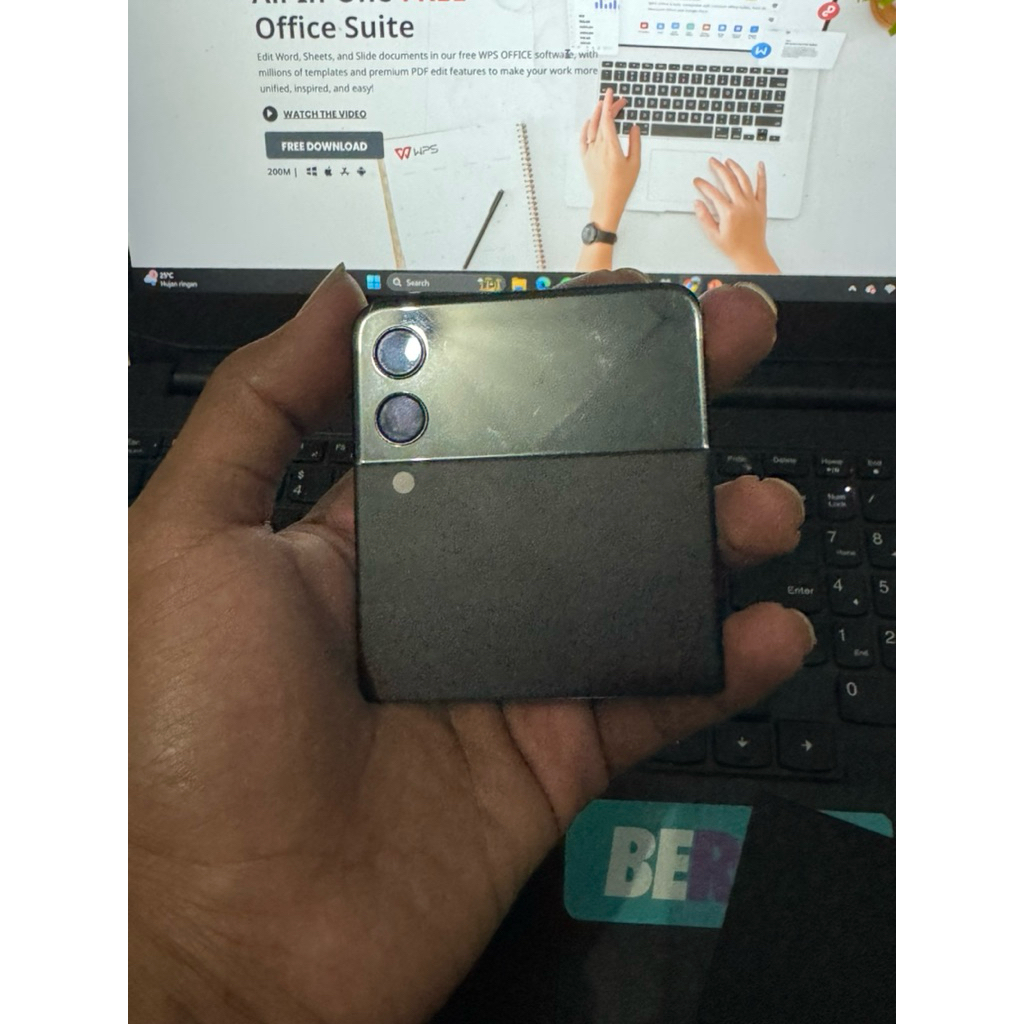 LCD belakang Z flip 3