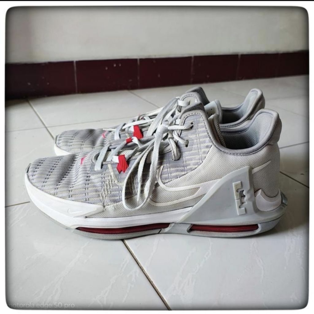 Sepatu Nike Lebron Witness Size 47,5