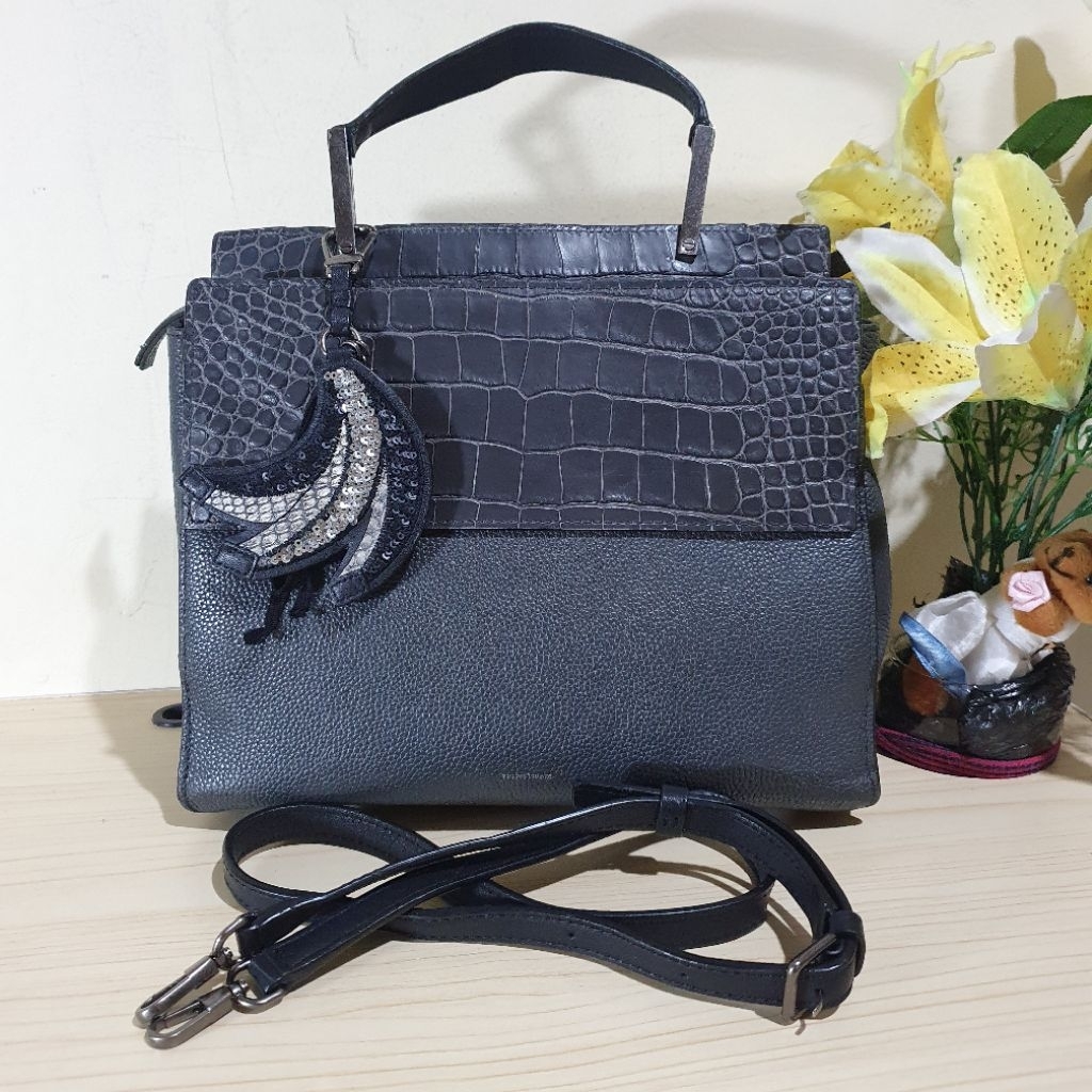 Tas Sling handbag Kulit Asli Rouge and lounge Preloved