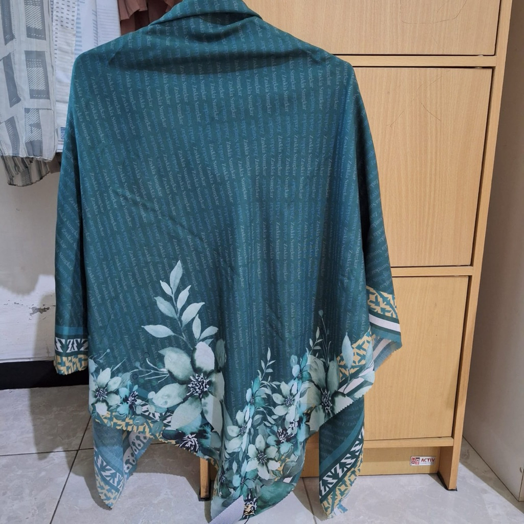 NEW zaskia sungkar scarf warna emerald monogram no preloved ria miranda vivi zubedi buttonscarves
